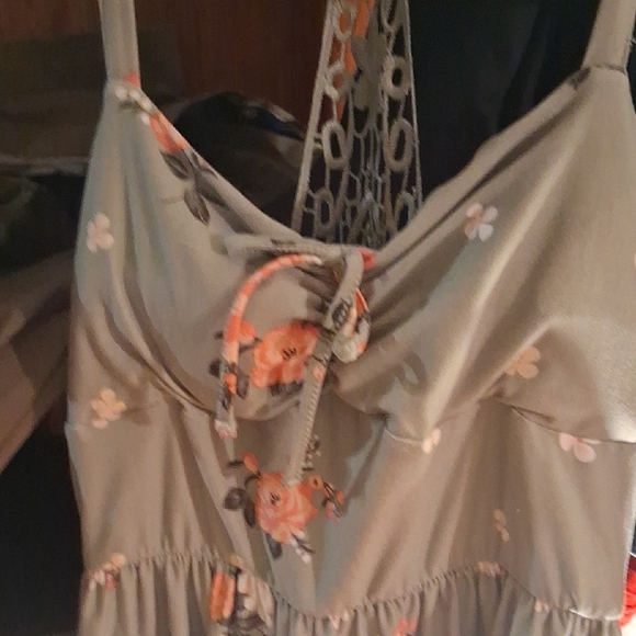 No Boundaries Gray Floral Tie-Front Camisole Dress - Picture 4 of 9